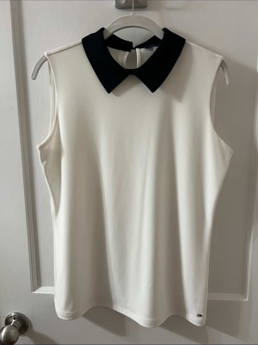 Sleeveless Top with Peter Pan Collar